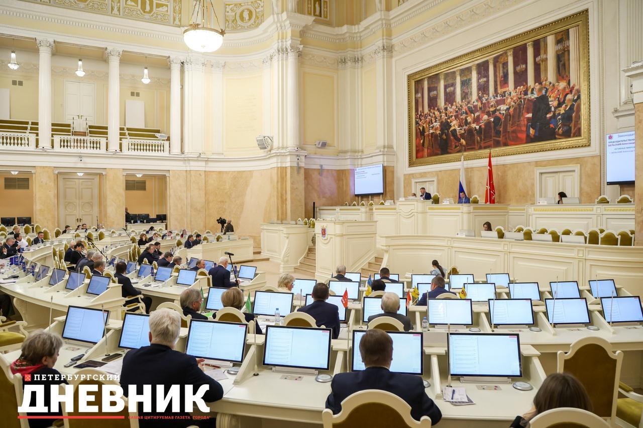 Фото: Александр Бельский подвел итоги заседания Законодательного собрания Петербурга
