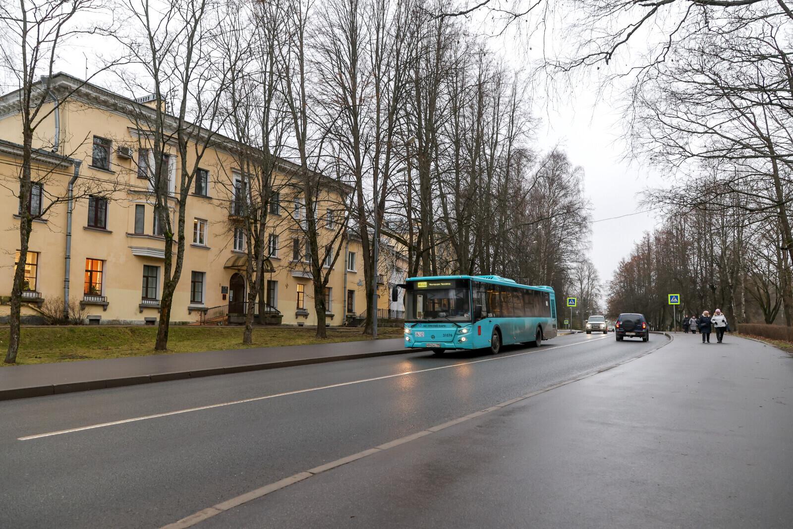 Из-за пробки сразу несколько автобусов задерживаются на 30 минут и более