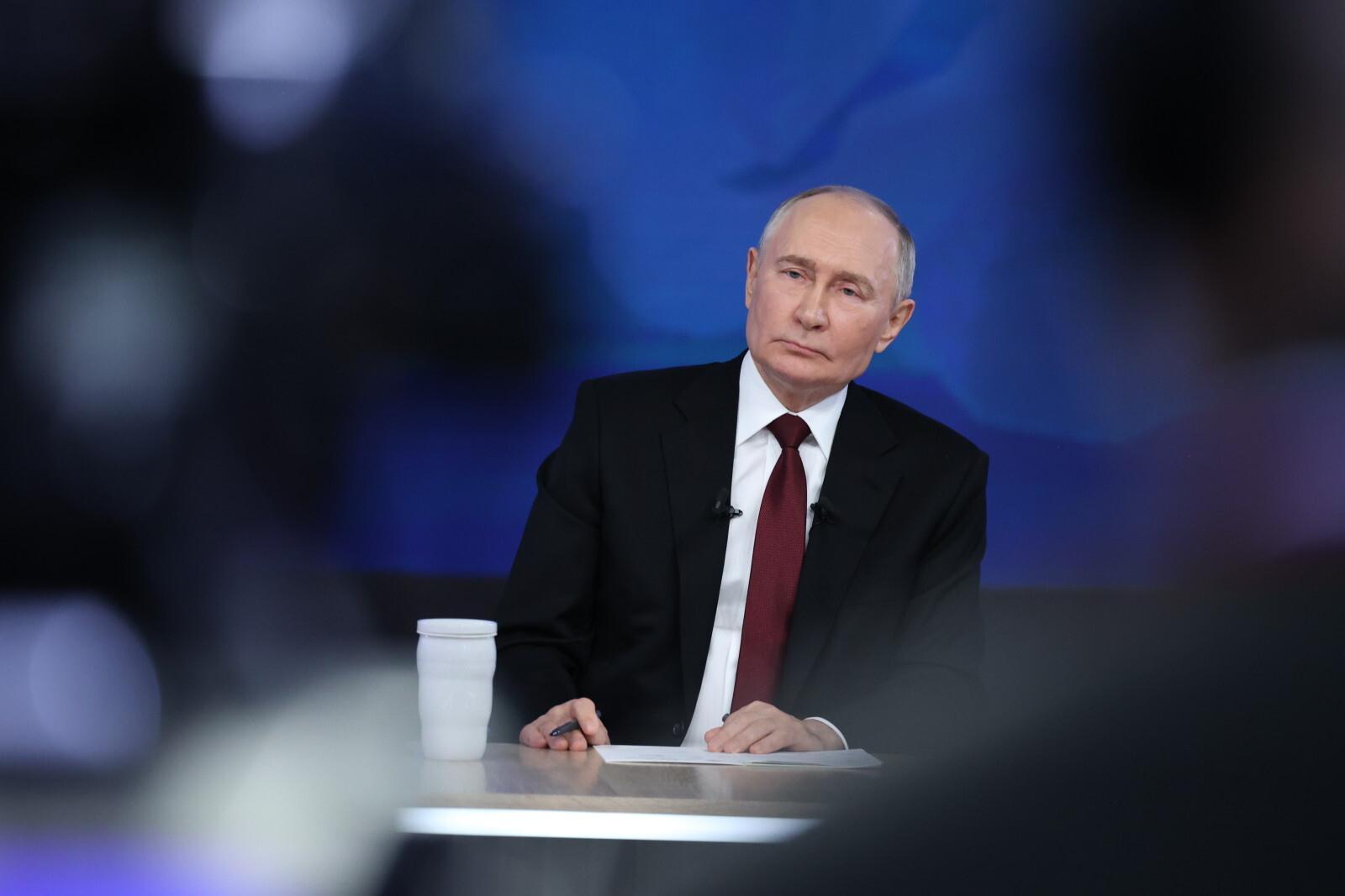 Владимир Путин: выплачивать пособие по уходу за ребенком до трех лет правильно